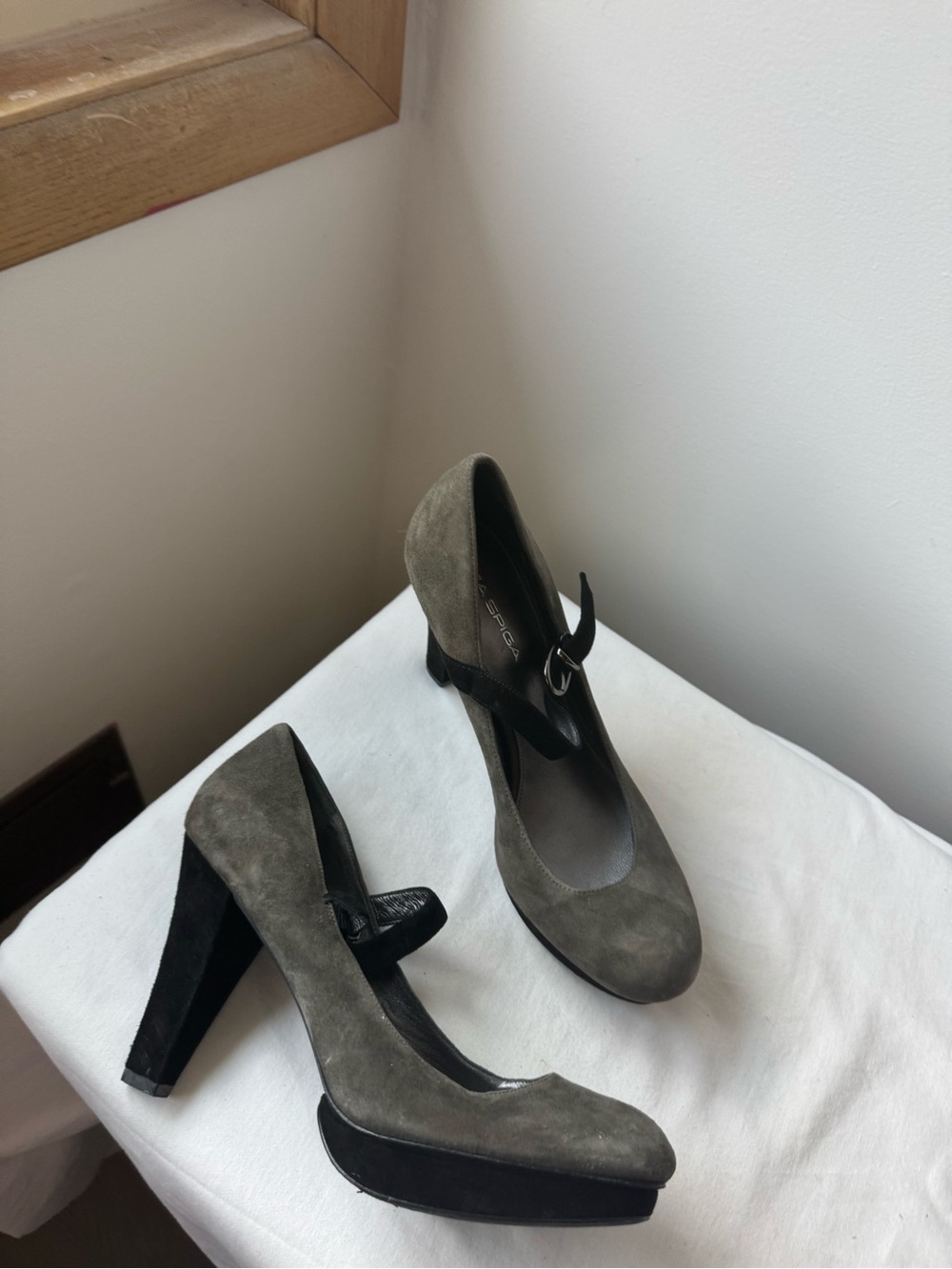 Y2K Via Spiga Suede Mary Jane Platform Heels 🖤🩶 Size 10